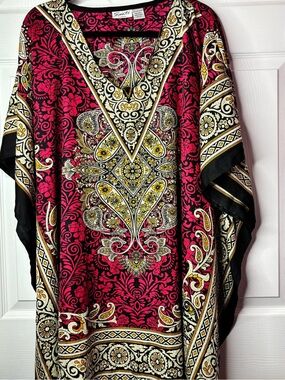 Women's Fuchsia Paisley V-Neck Caftan Dress